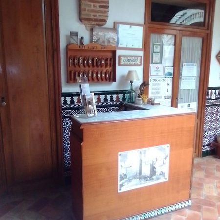 Hostal Comercio Кармона Екстериор снимка