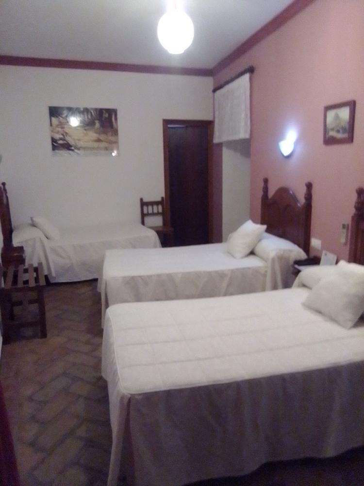 Hostal Comercio Кармона Екстериор снимка
